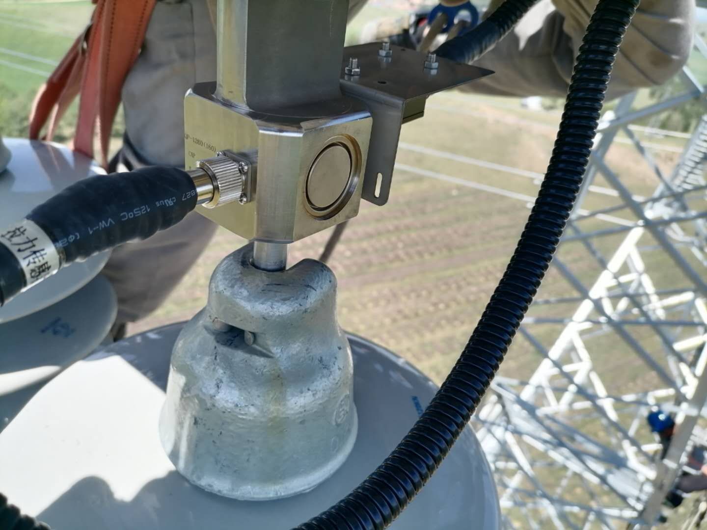 武漢電網加裝覆冰在線監控裝置，為觀冰、抗冰舉措助力